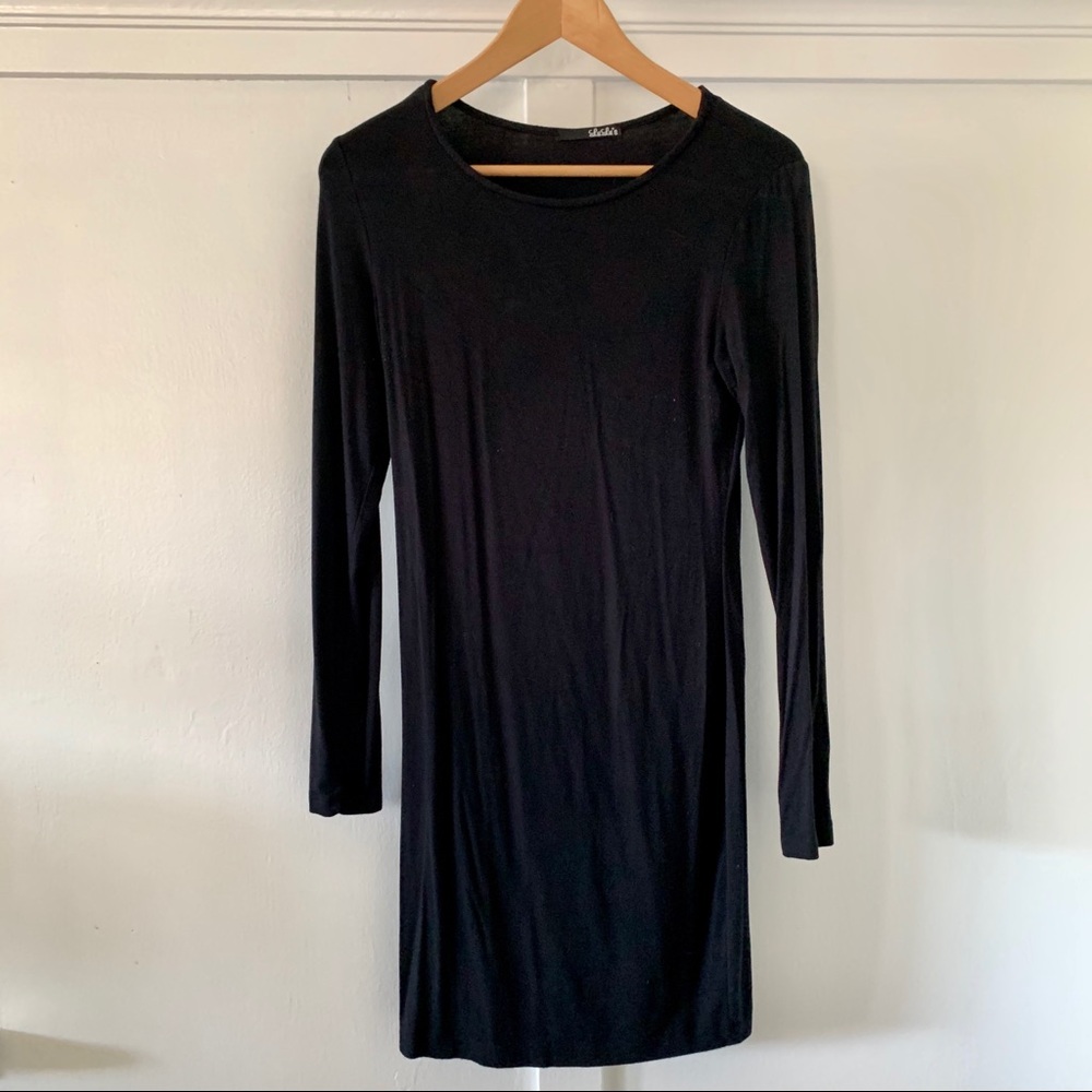 Black bodycon dress!